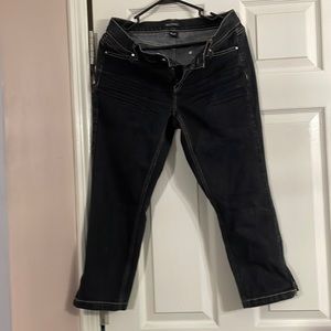 White House black market black capri jeans